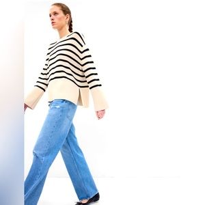 Split hem crew neck sweater black and white stripes. Size XL